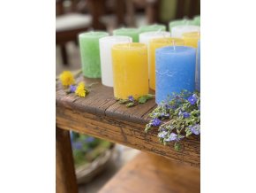 SLEVA 35 %: Rustikální svíčka - různé barvy