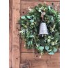 Maxi věnec se zvonem - mix zeleně (umělý, 55 cm)