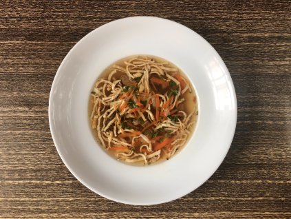 Hovězí vývar s játrovou rýží a zeleninou