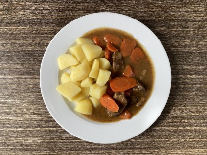 Vepřové dušené v mrkvi, 120 g, brambory vařené, m. m