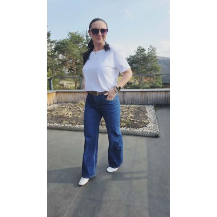 široké modré džíny