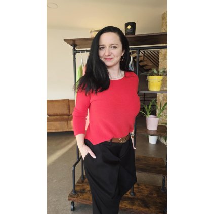 slabý svetřík s kulatým výstřihem, dlouhými rukávy, červený