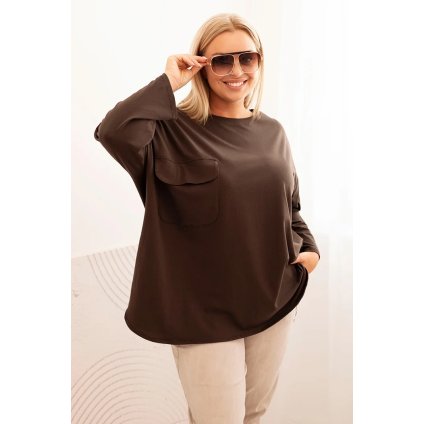 Dámská blůza Plus Size s bavlnou, kapsou a ohrnovacími rukávy hnědá (Velikost universal, Barva Hnědá)