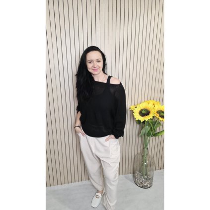 slabý svetřík netopýřího střihu s mašlí na zadní straně černý