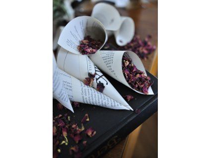 Konfety s tmavou růží