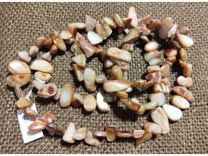 Perleť - světle hnědá - zlomky - šňůra