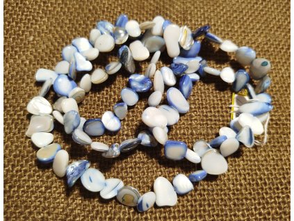 Perleť - světle modrá - zlomky - šňůra