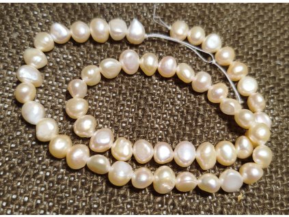 Říční perly - odstíny růžové - 8-9mm - šňůra