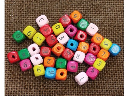 Dřevěné korálky - barevné kostičky s čísly - mix barev
