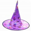 Fialový klobouk na čarodějnici s duhovými motivy