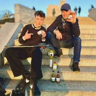 JAK TO CELÉ VZNIKLO? 🛹🍒 Tenhle parádní příběh si můžete už teď přečíst na našem webu v sekci s novinkami! Najdete v něm...