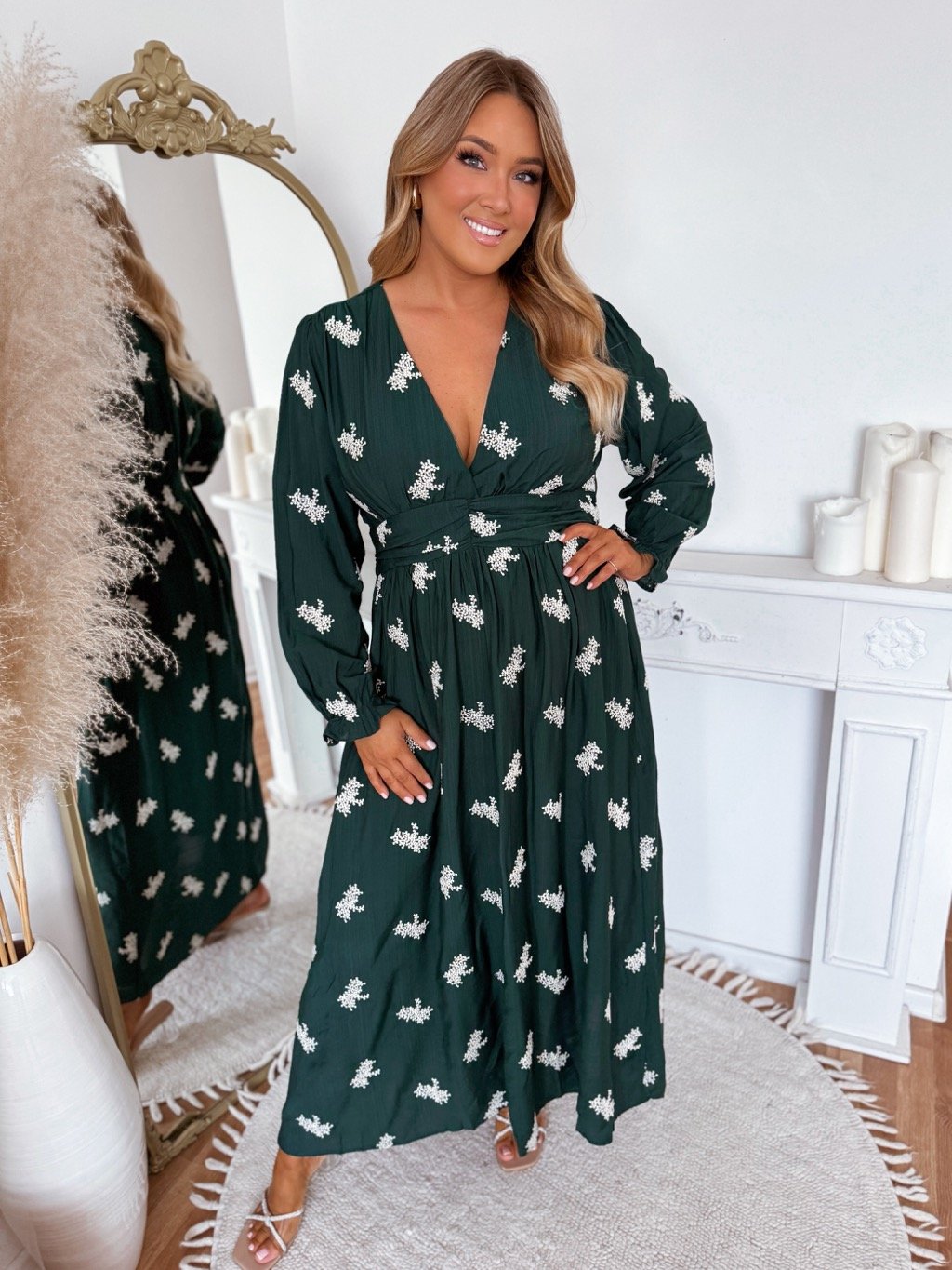 Dlouhé šaty s vyšívanými květinami – tmavě zelená