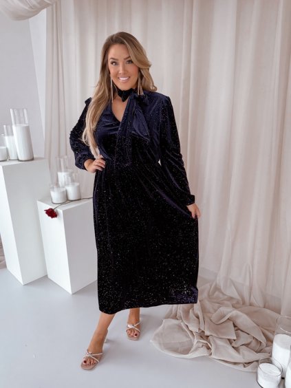 Tmavě modré sametové šaty s vázáním u krku