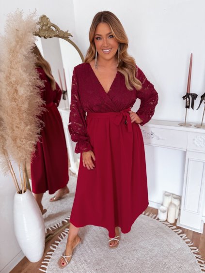 Vínové šaty s krajkovým vrškem