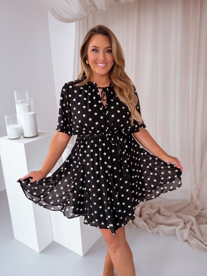 Černé puntikaté šaty