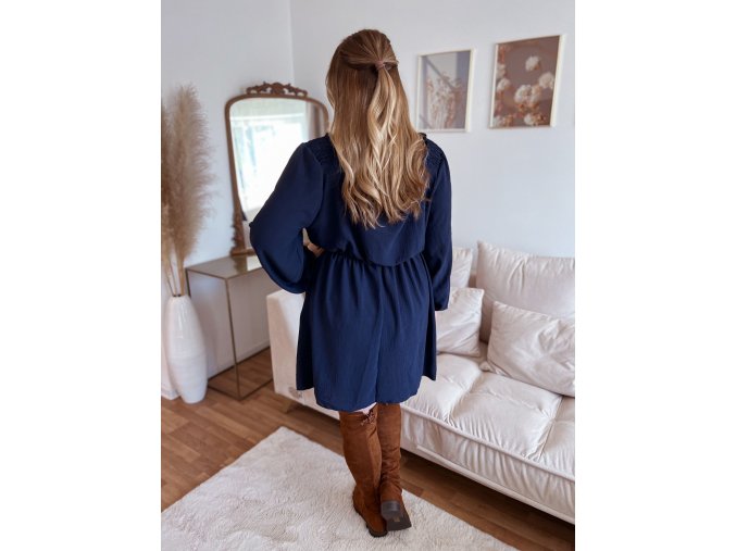 Krátké šaty s dlouhým rukávem a řasením - tmavě modrá (Veľkosť XL/XXL)