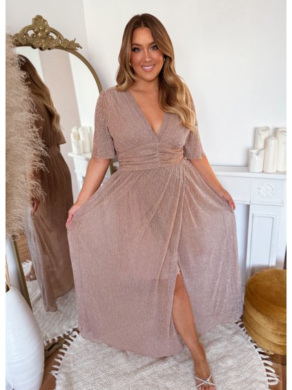 arany estélyi ruha molett nőknek