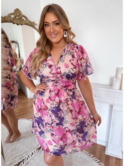 rövid ruhák plus size nőknek