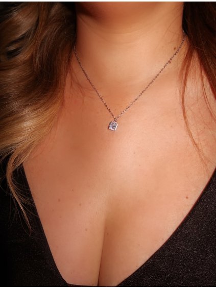 Sebészeti acélból készült, kristállyal díszített nyaklánc - ezüst