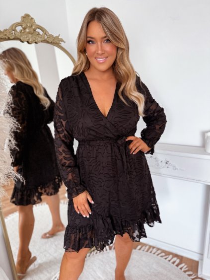 Fekete ruha fodros alsóval