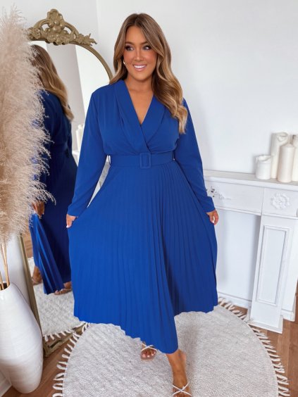 Kék rakott ruha övvel