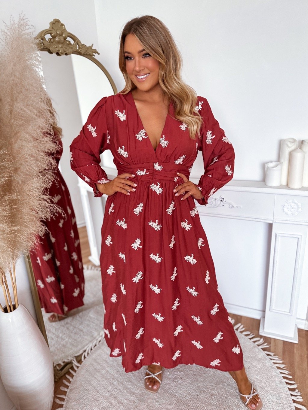 dlhé šaty s vyšívanými kvetmi