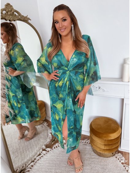 koktejlové šaty plus size