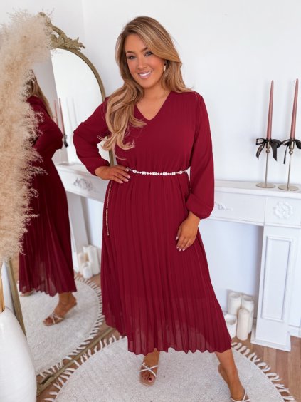 Bordové plisované šaty