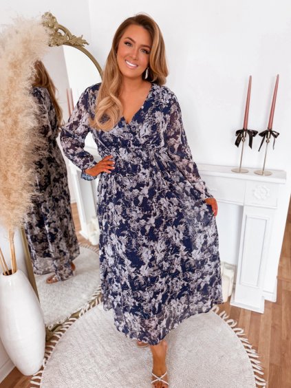 Dlhé modre šaty s abstraktným vzorom