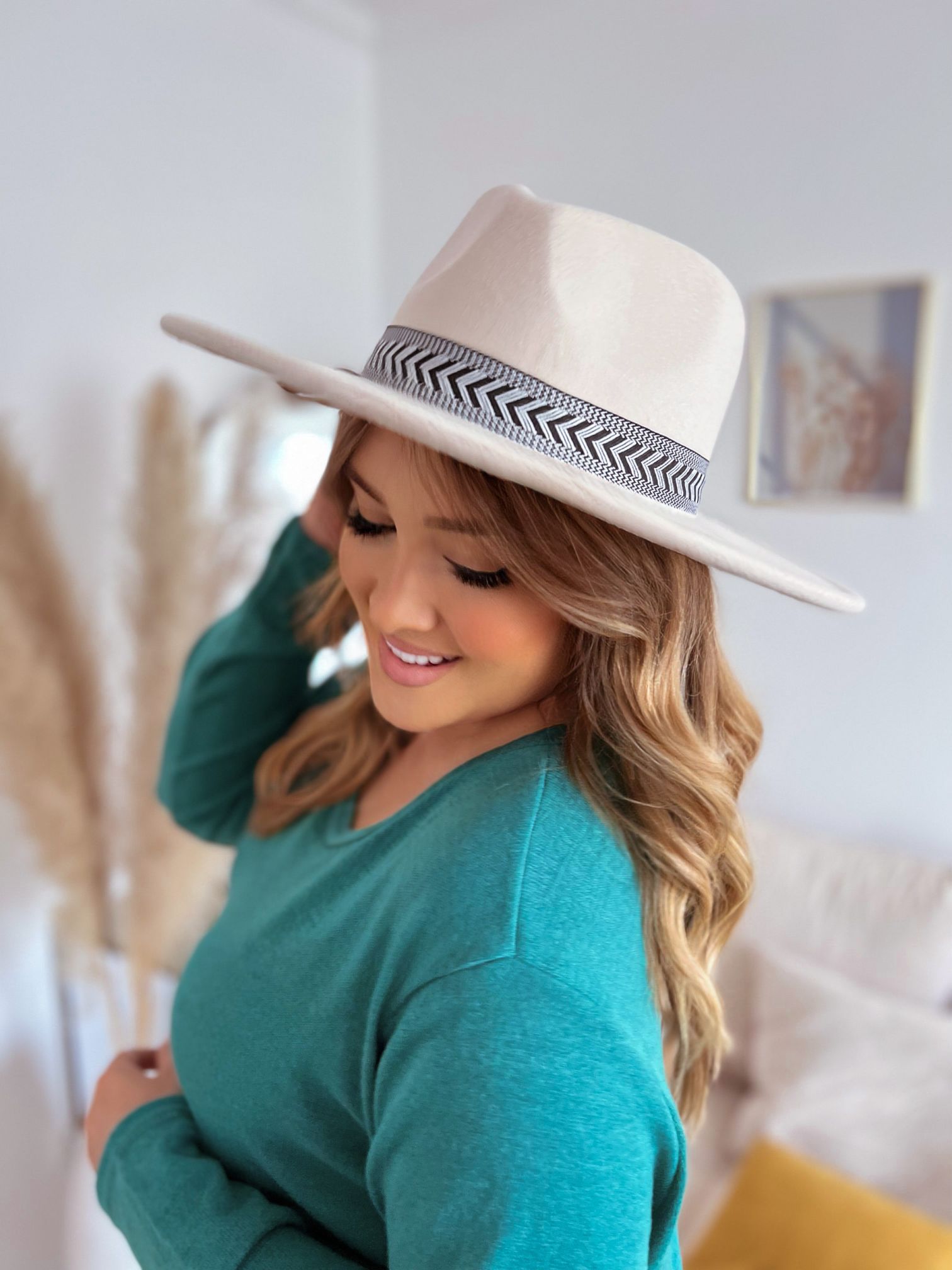 ZAZZA Krémový klobúk s čierno-bielou stuhou