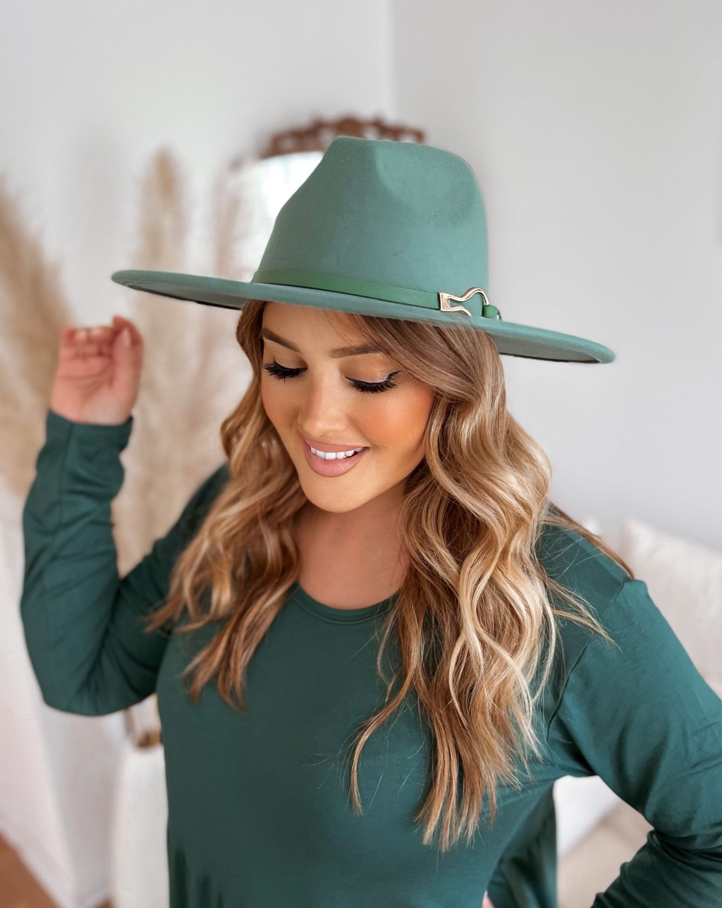 ZAZZA Klobúk so zlatou sponou - bledozelená