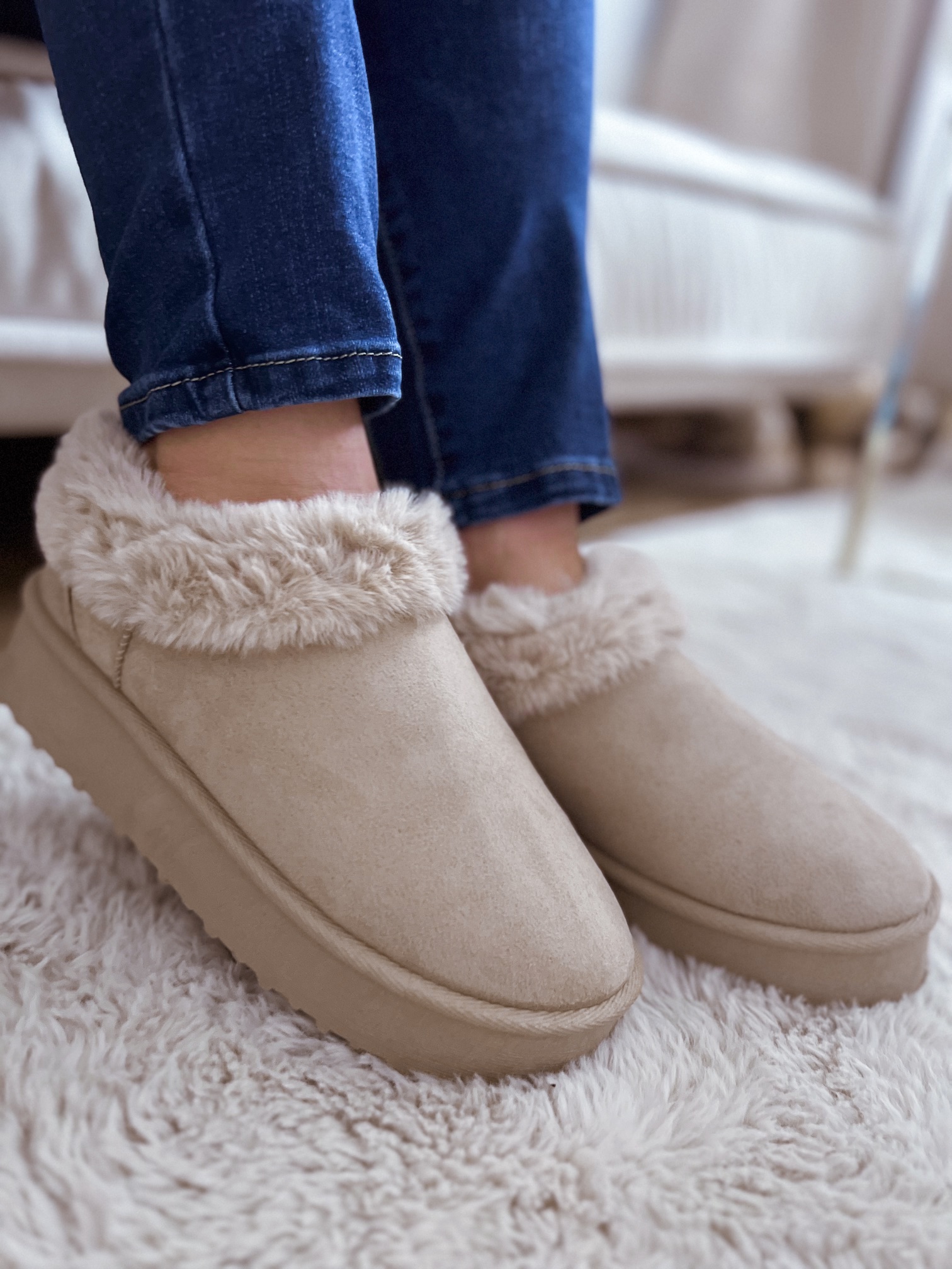 ZAZZA Béžové nízke čižmy s kožušinou Veľkosť: 38