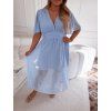 Bledomodré midi šaty s krátkym rukávom