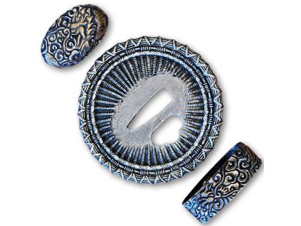 Výrazná výbava samurajského meče katana koshirae Unryū, s motivem draka v oblacích