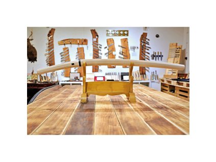 Sběratelská replika meče Shirasaya z oceli Oroshigane s magnóliovým ratištěm a pouzdrem.