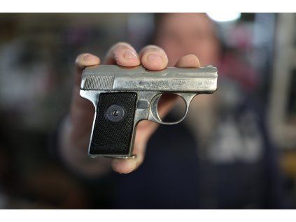 Pistole samonabíjecí Walther model 9A