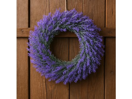 zavesny-venec-ze-zelenych-vetvicek-s-fialovymi-konci