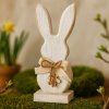 dreveny-zajicek-na-podstavci-bily-jarni-dekorace