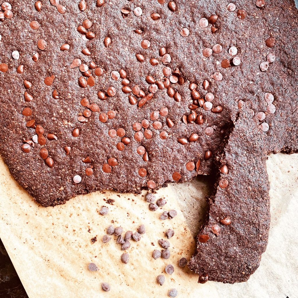 Veľká krehká kakaová sušienka