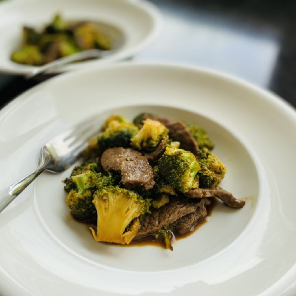 Restovaný hovädzí steak s brokolicou (AIP)