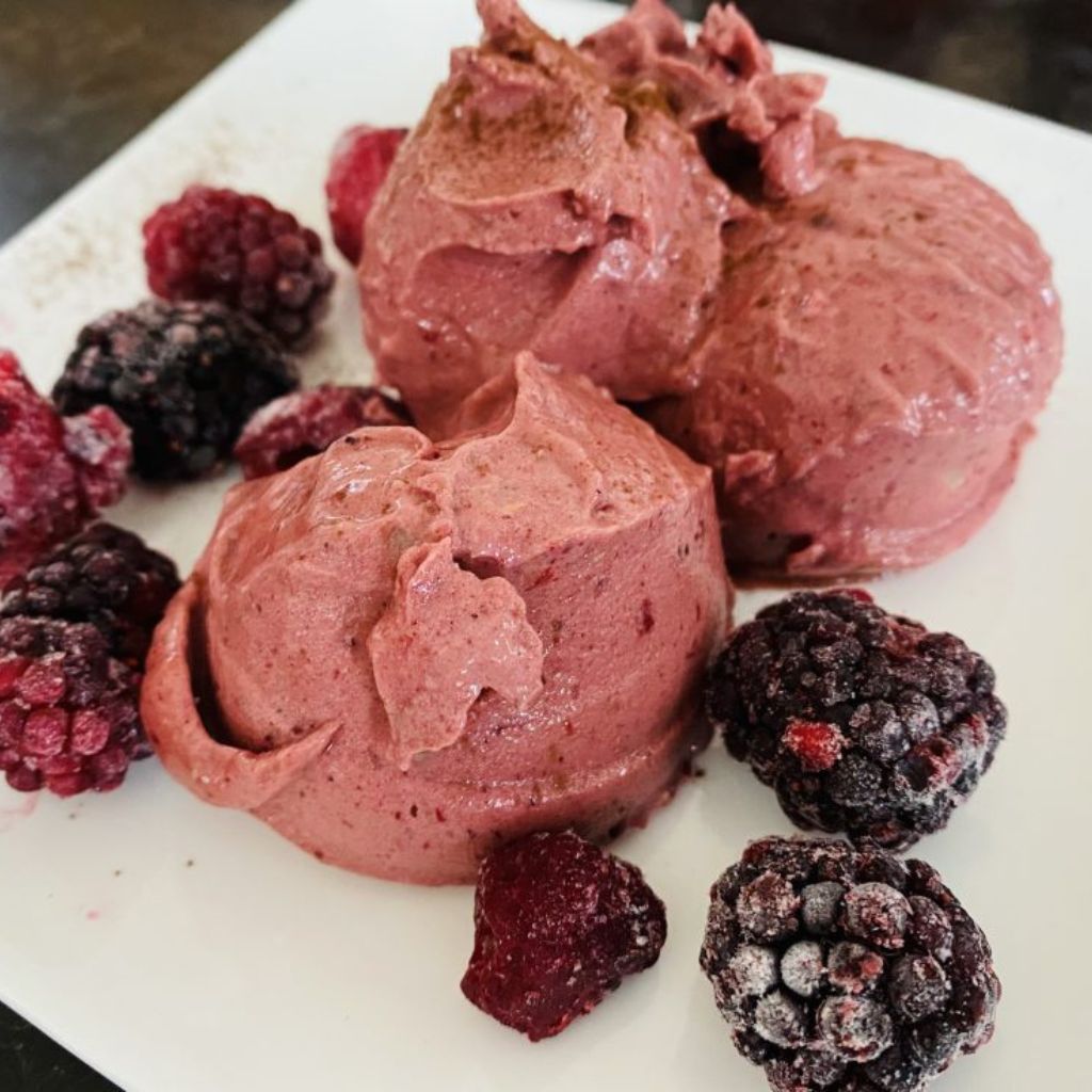 Ovocná zmrzlina s avokádom (AIP)