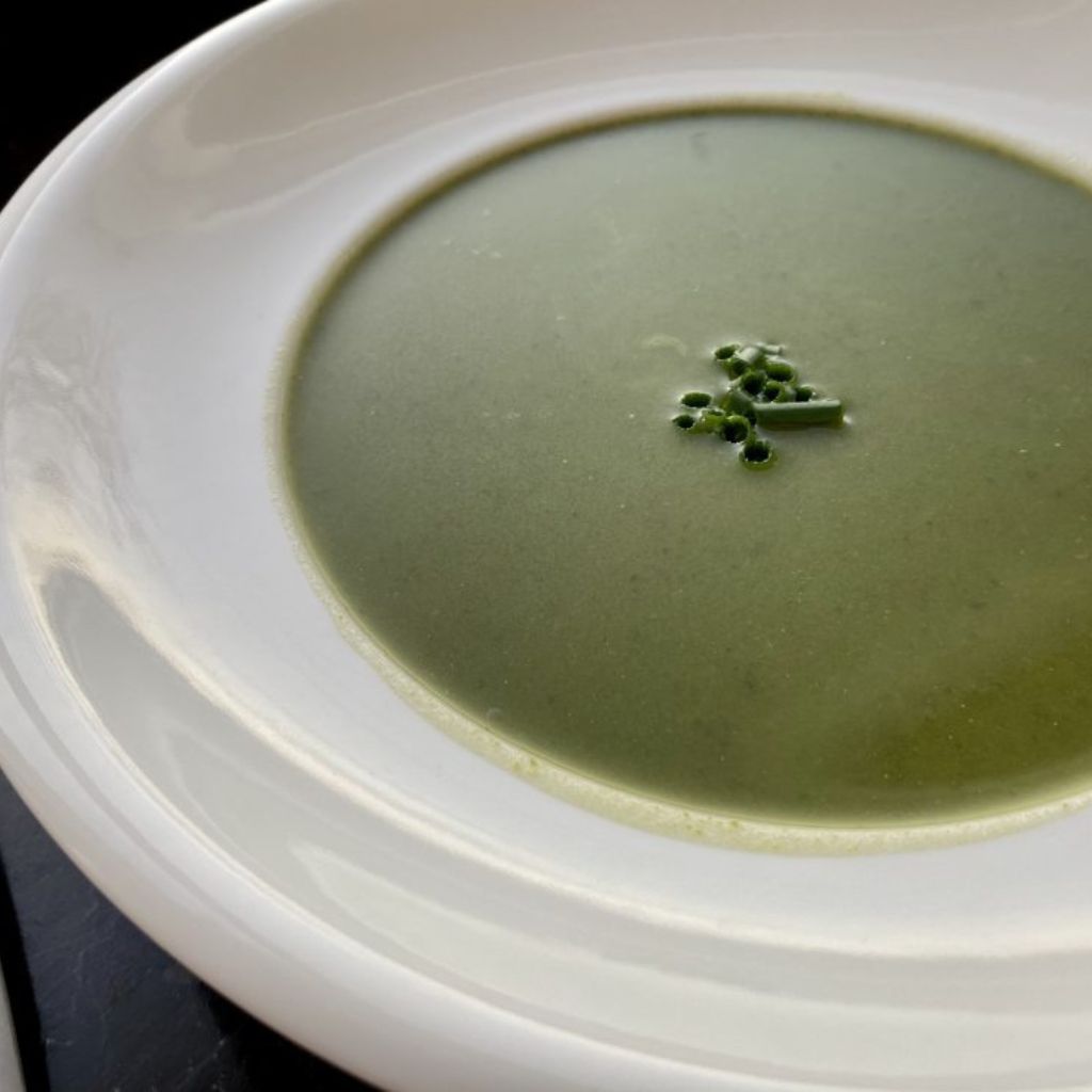 Polievka z medvedieho cesnaku