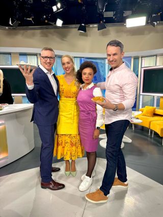 Dobré ráno, česká televize. Další díl máme za sebou a já bych se měla pomaličku připravovat na příští vysílání. Ještě...