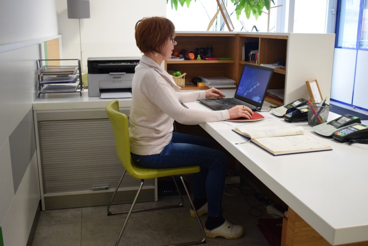 Ako si nastaviť v práci stoličku