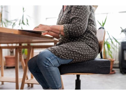 Ergonomicky vankúš na zvýšenie sedenia Benergo