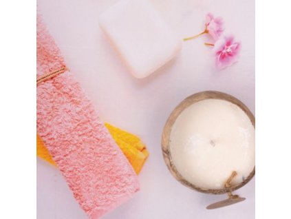 Sójová sviečka v kokosovom orechu "Darjeeling Delight" We Love the Planet 190 g ZERO PLASTIC