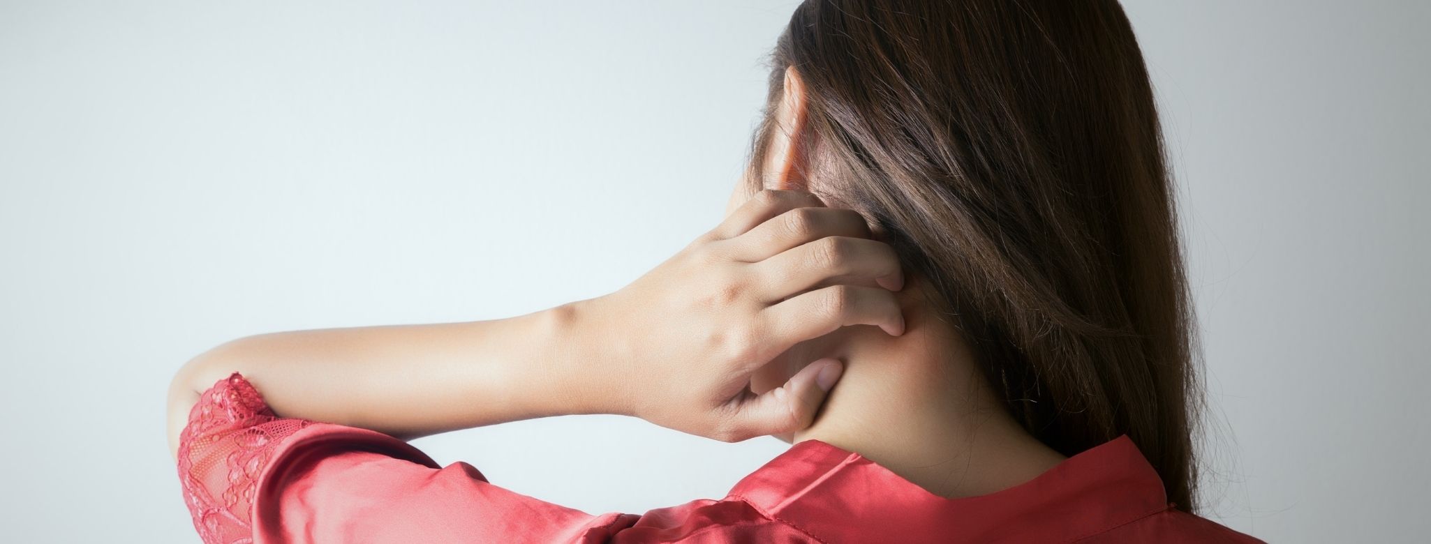 Lupénka ve vlasech: Jak vypadá a co na ní pomáhá?