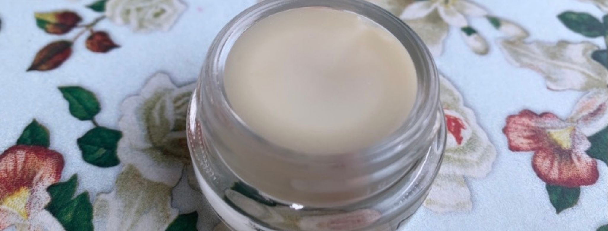 Recept: Vyrobte si čistě přírodní tuhý parfém z vůní, které milujete