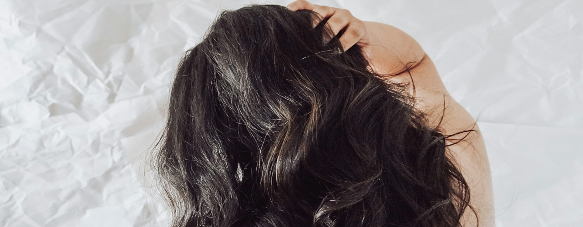 Jak na mastné vlasy: chyby, které možná děláte taky