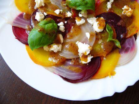 Tříbarevné carpaccio z řepy s kozím sýrem